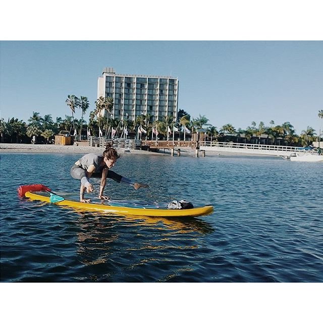  Promise me you'll always remember: you're braver than you believe, stronger than you seem, and smarter than you think. ~Winnie the Pooh Soaking up the fall vibes with @katiecavutord flying on the bay with our SD boss lady @butterflylady ♡♡♡ 